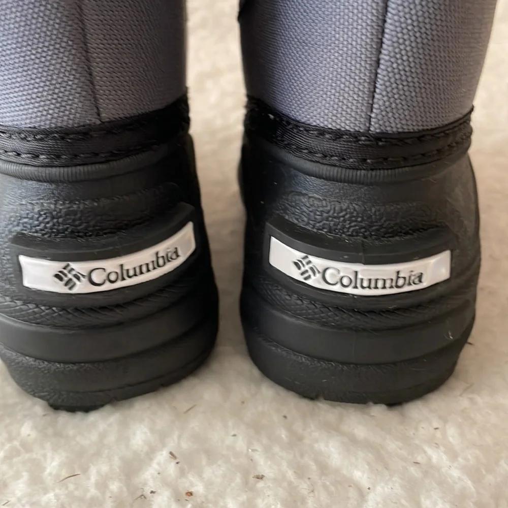 COLUMBIA NWT Snow Boots Size 5